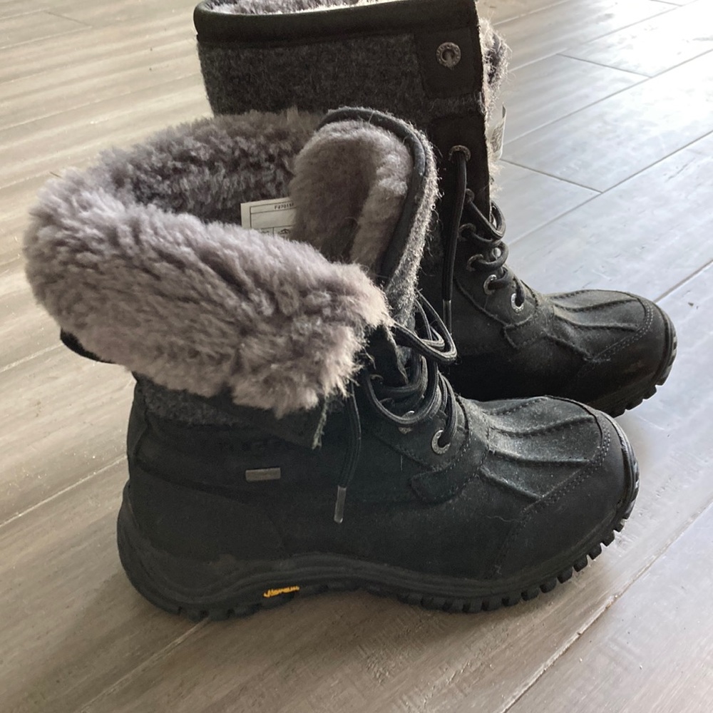 UGG Vibram Adirondack Boot Size 6